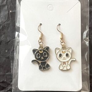 Cute Sailor Moon Cat Earrings in Black and White NIP